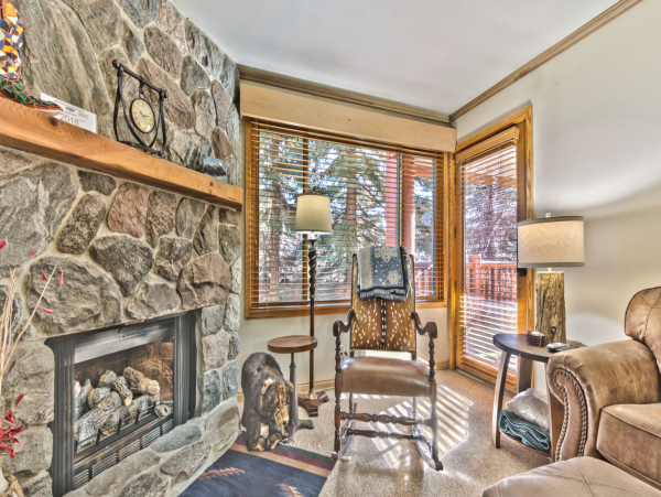 Ski in Ski out Park City condo sleeps 6